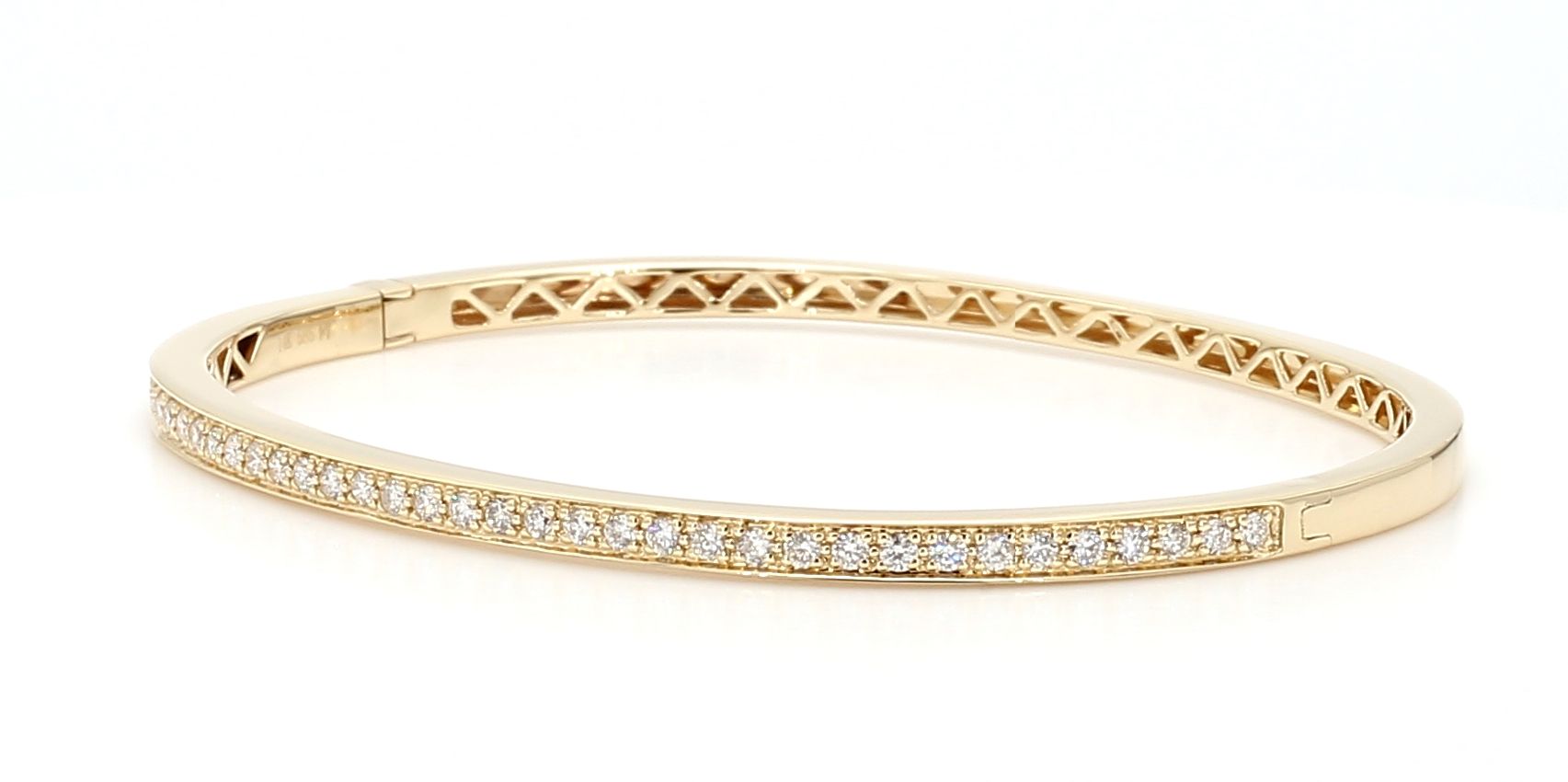 0.64ctw Round Diamond Slim Hinged Bangle