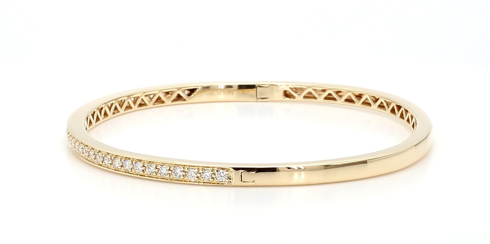 0.64ctw Round Diamond Slim Hinged Bangle