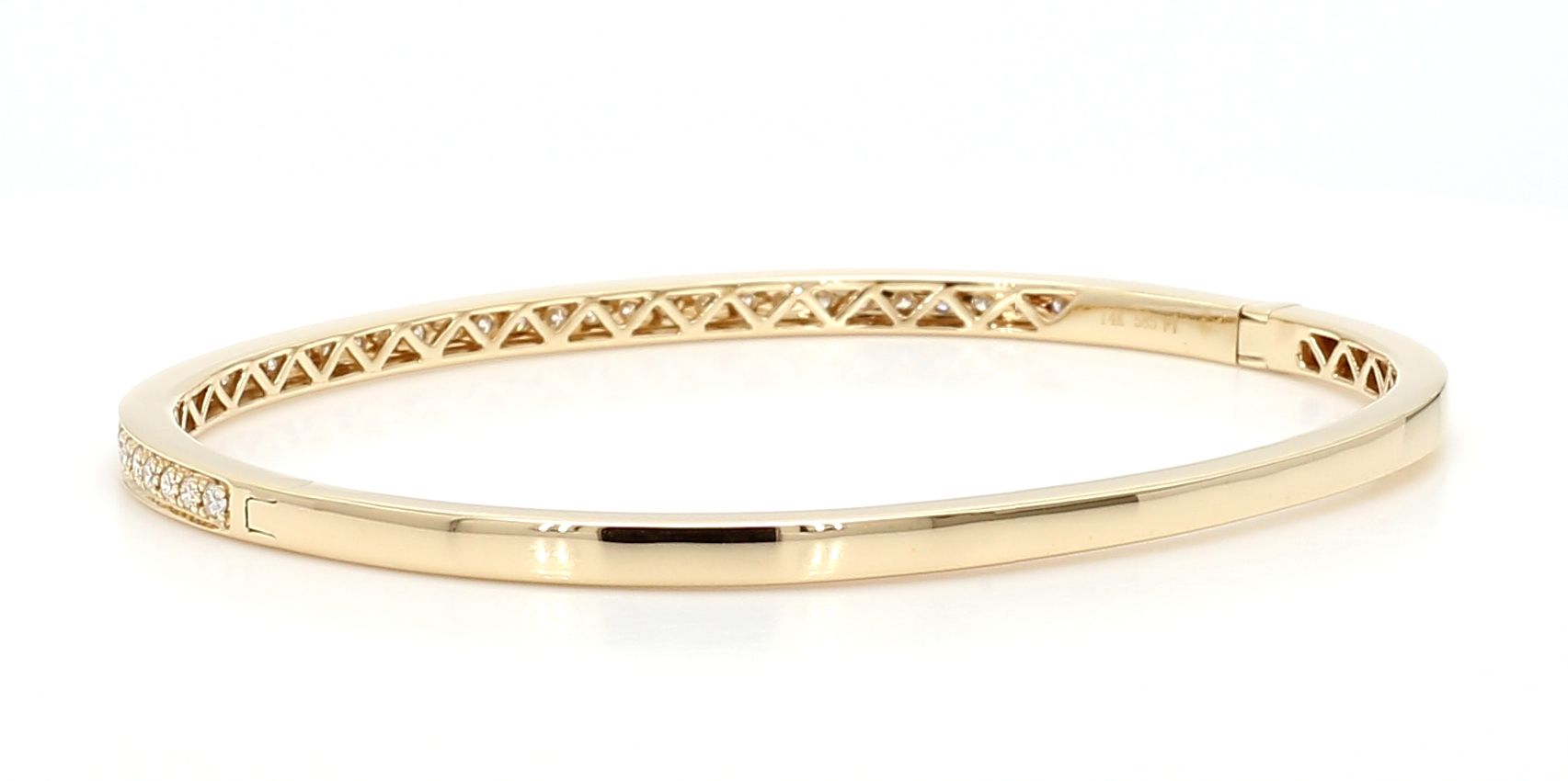 0.64ctw Round Diamond Slim Hinged Bangle