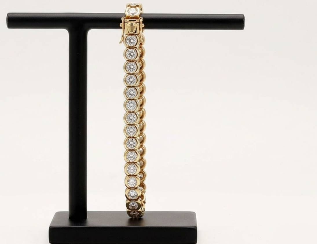 5.98 Carat Total Weight Round Diamond C-Link Tennis Bracelet in 18K Yellow Gold, detail