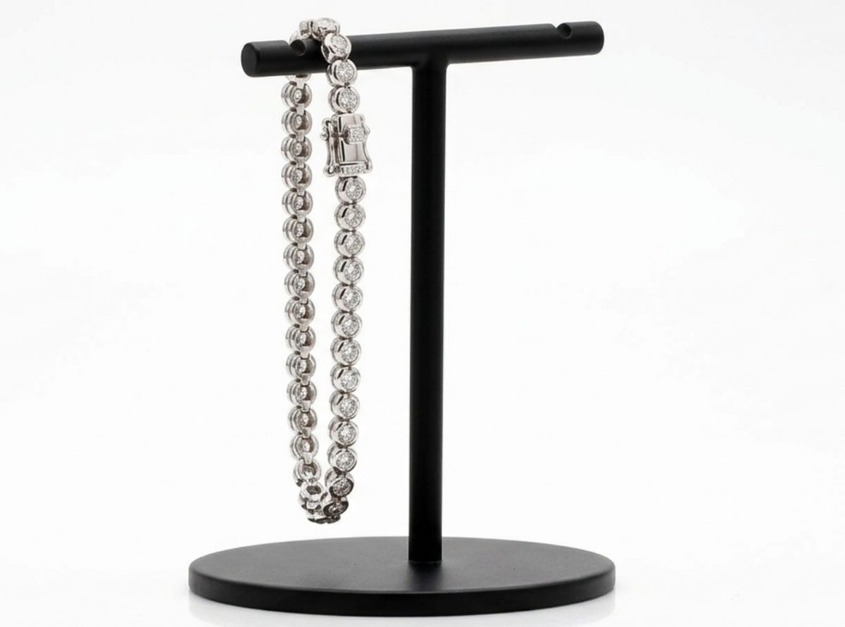 5.24 Carat Total Weight Round Diamond Bezel Tennis Bracelet in Platinum, detail