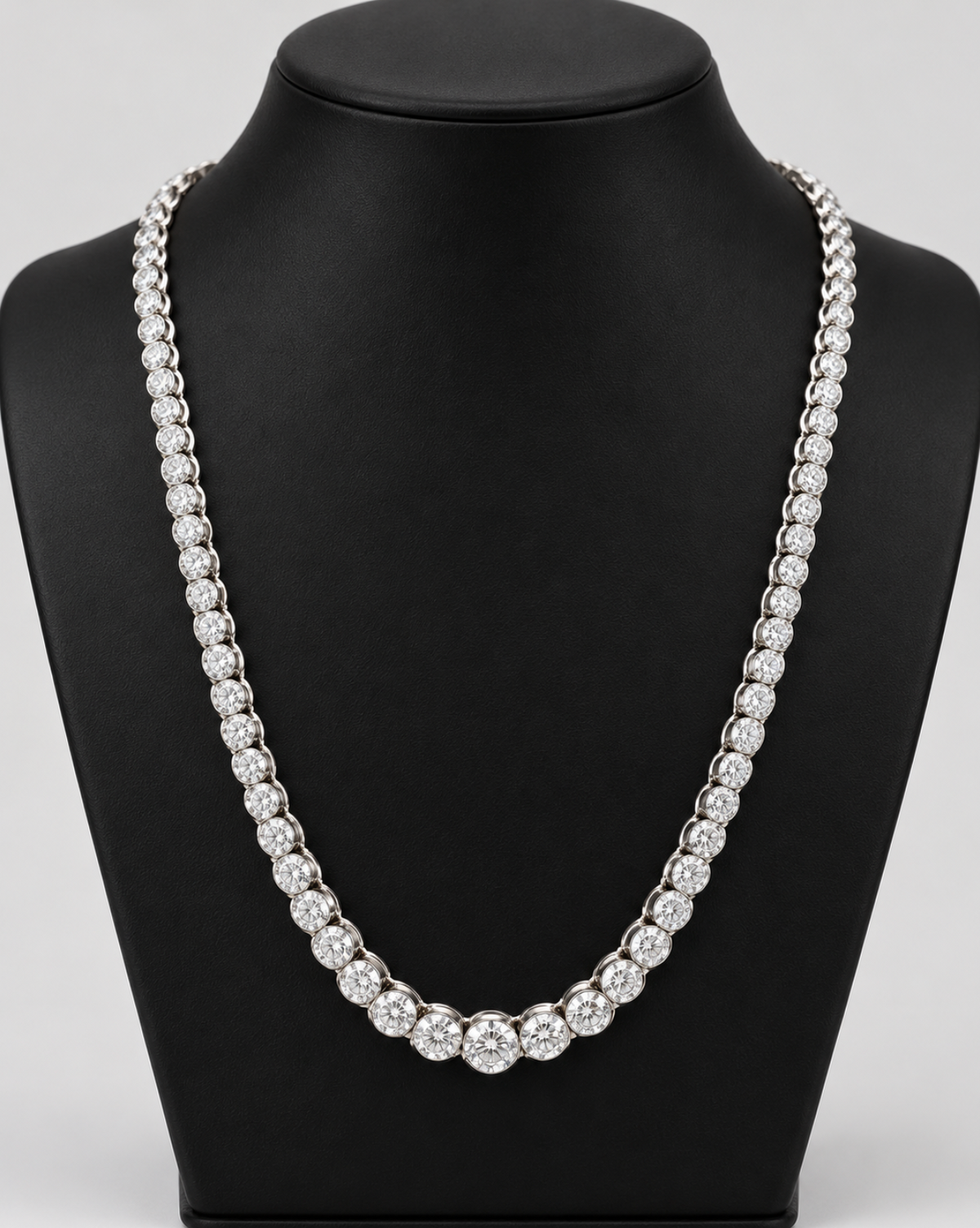 7.67 Carat Total Weight Graduated Diamond Tennis Necklace in Platinum, detail