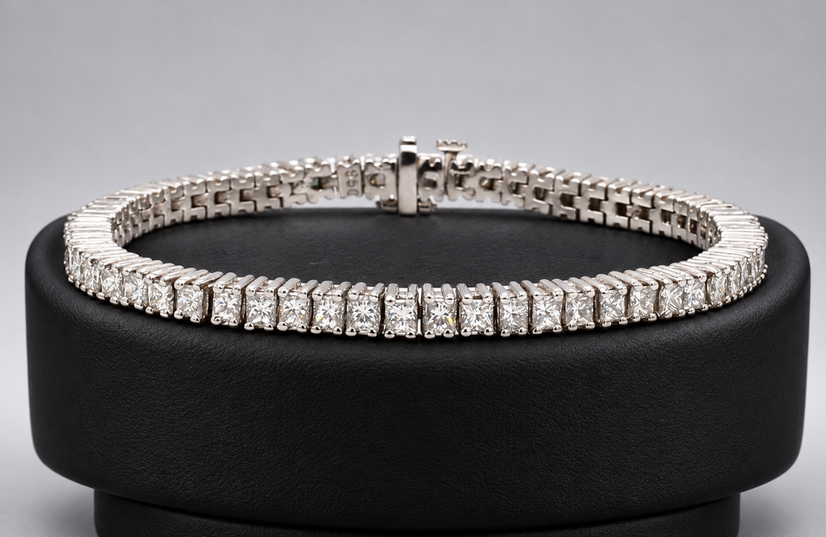 5.73 Carat Total Weight Princess Cut Diamond Tennis Bracelet in Platinum, detail
