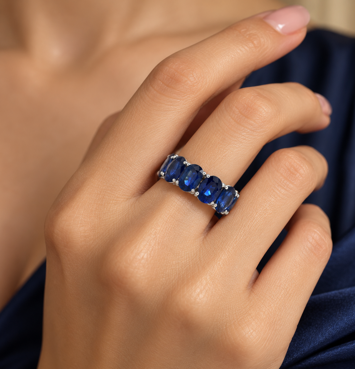22.27 Carat Total Weight Oval Ceylon Blue Sapphire Eternity Band in Platinum, detail